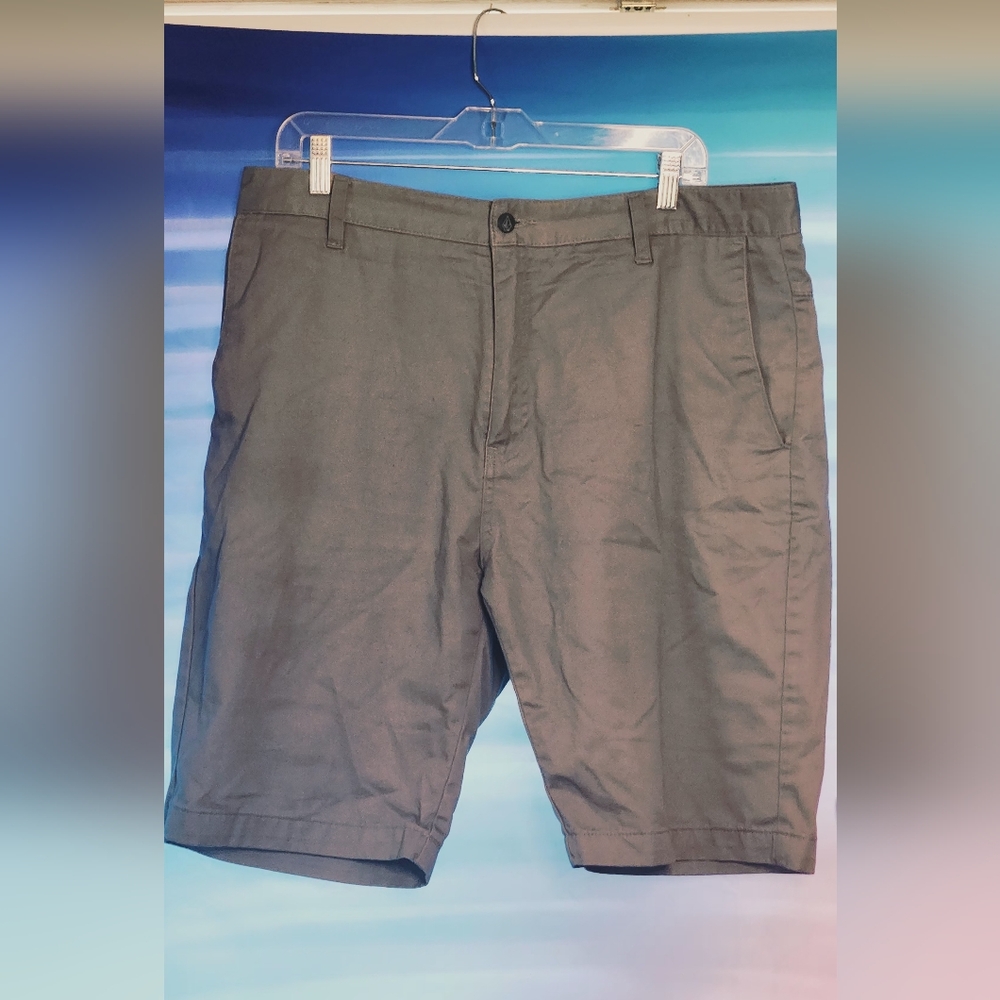 Volcom men's shorts PERFECT CONDITION NWOT Size 36